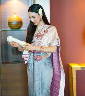 ชุดไทยเจ้าสาว ชุดไทยจักรพรรดิ์ เช่าที่แบมบี้ เวดดิ้ง ห้วยขวาง